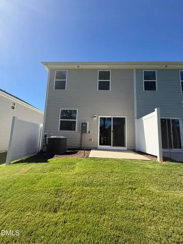 a view of an house with backyard and a yard