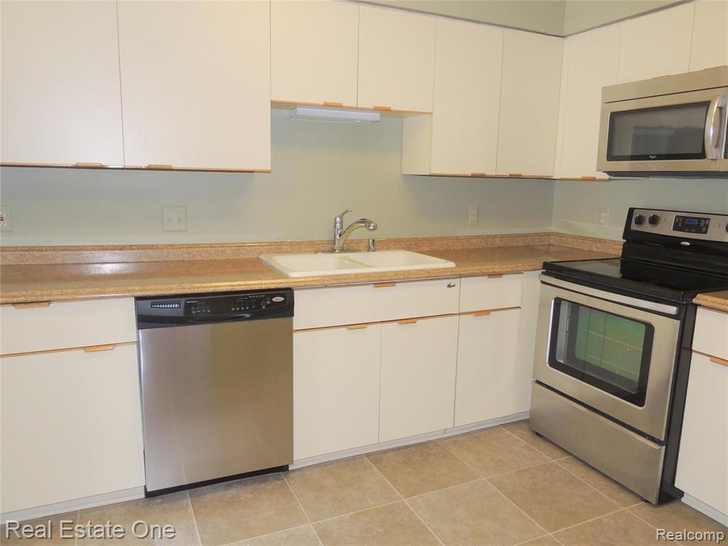 678 Highgate Mews, Unit 144 Rochester Hills, MI 48307 - Photo 7 of 26
