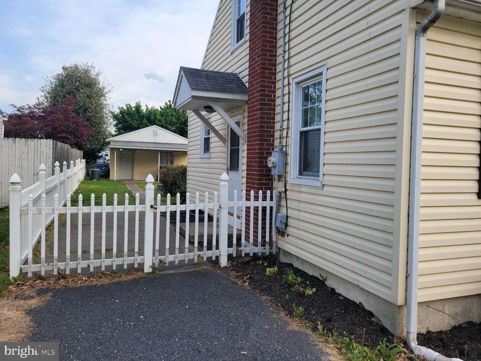 8111 Chambers Hill Road Harrisburg, PA 17111 - Photo 2 of 25 Gallery Image 2