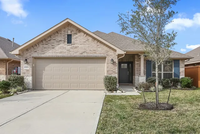 $2,500 | 13221 Lago Acero Lane, Texas City, TX 77568