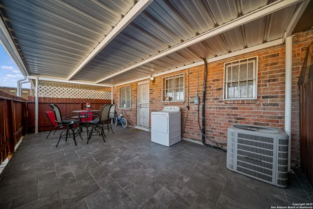 $115,000 | 129 East Silver Sands Drive, Unit 129, San Antonio, TX 78216