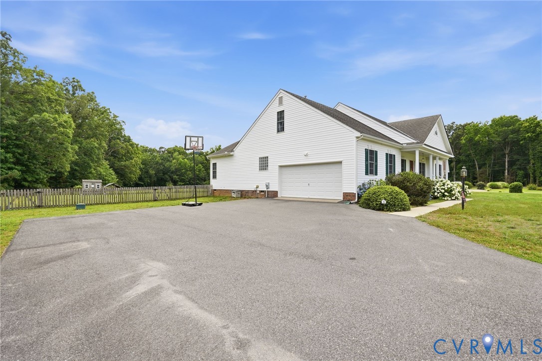 5305 Wellington Ridge Road Richmond, VA 23231 - Photo 53 of 67 Expansive asphalt driveway leading to a white sidi
