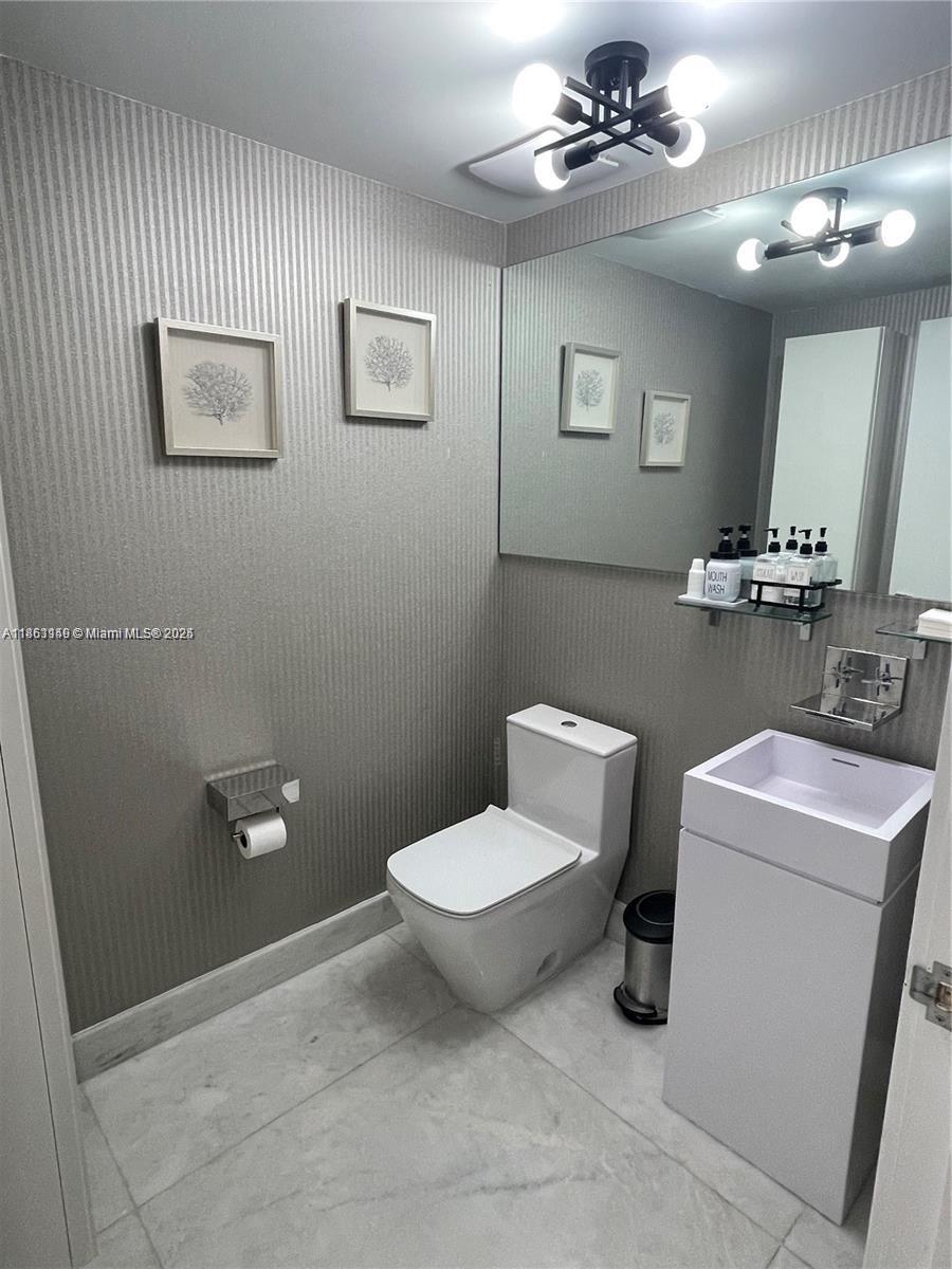 3301 Northeast 183rd Street, Unit 2509 Aventura, FL 33160 - Photo 20 of 30 Powder Room