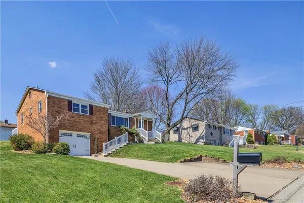 $299,900 | 124 Sunrise Drive, Irwin, PA 15642