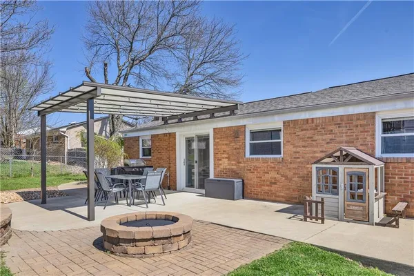 $299,900 | 124 Sunrise Drive, Irwin, PA 15642
