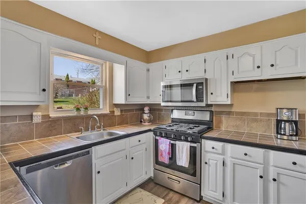 $299,900 | 124 Sunrise Drive, Irwin, PA 15642