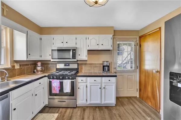$299,900 | 124 Sunrise Drive, Irwin, PA 15642