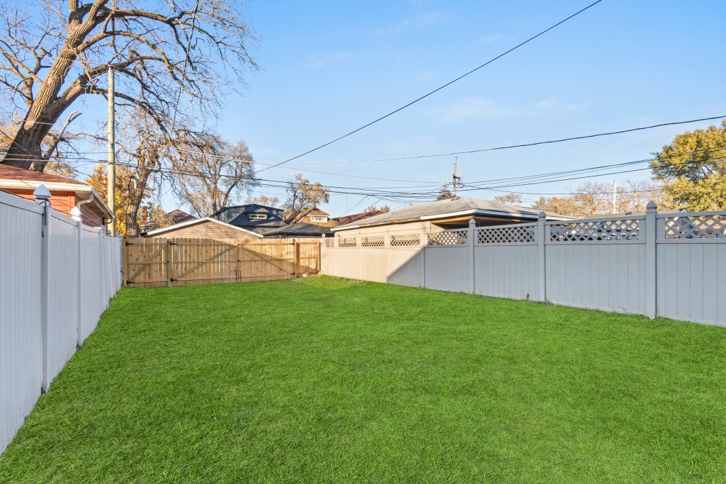 602 East 88th Place Chicago, IL 60619 - Photo 25 of 33