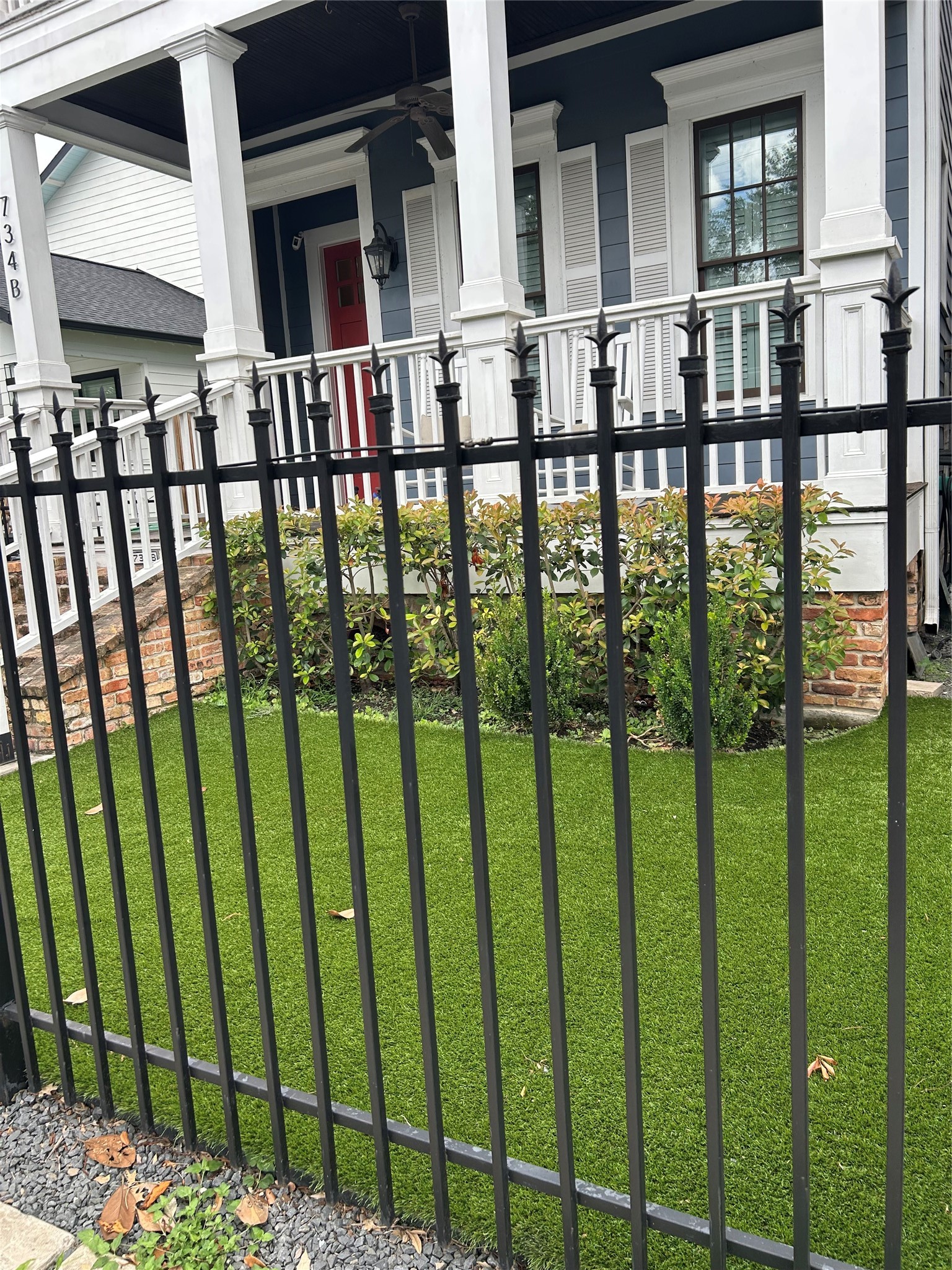 734 Allston Street, Unit B Houston, TX 77007 - Photo 18 of 28 With artificial turf have a lovely yard year round. Go on weekend getaways and not worry about the lawn.