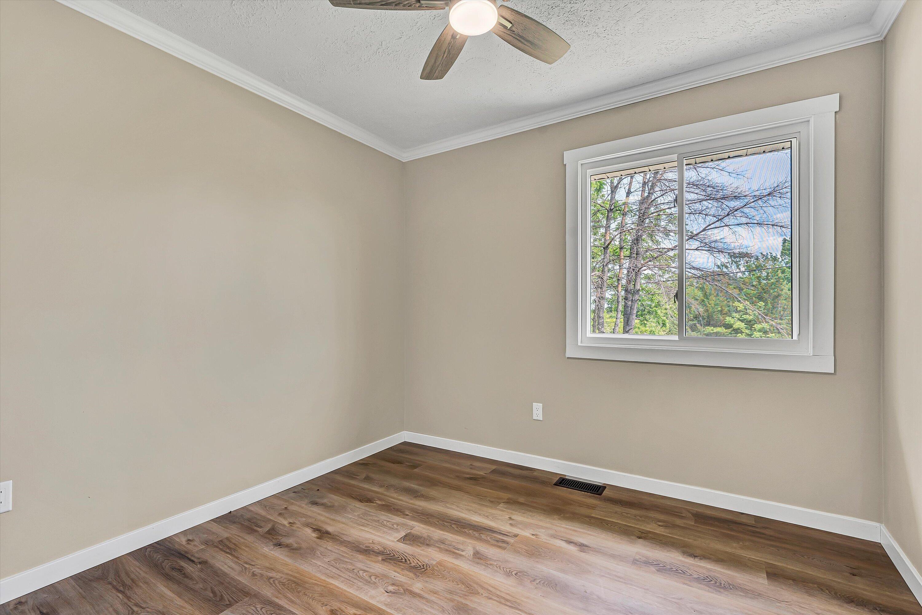 30 Grayson Street Rocky Mount, VA 24151 - Photo 21 of 29 an empty room with a window