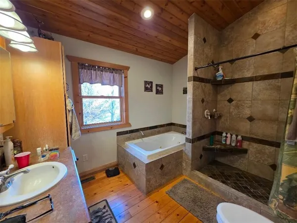 $749,000 | 2646 1 1/2 Street, Cumberland, WI 54829