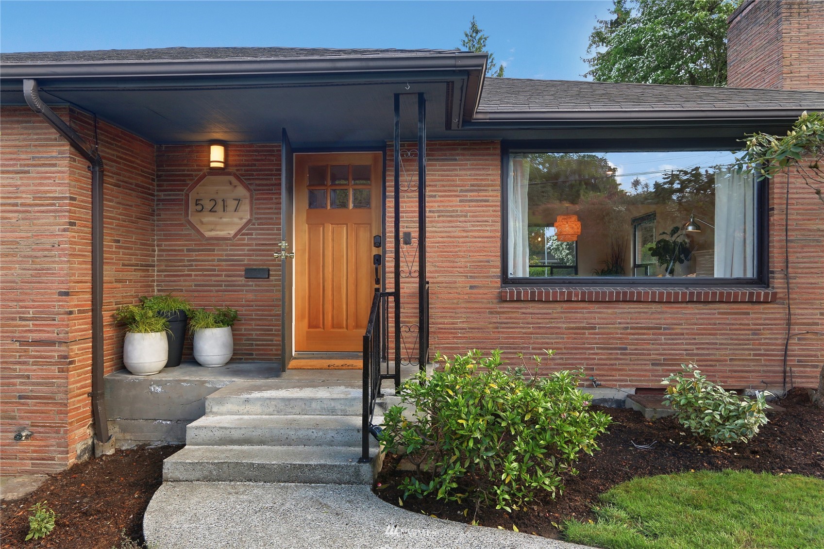 5217 South Myrtle Street Seattle, WA 98118 - Photo 3 of 30 a front view of a house with garden