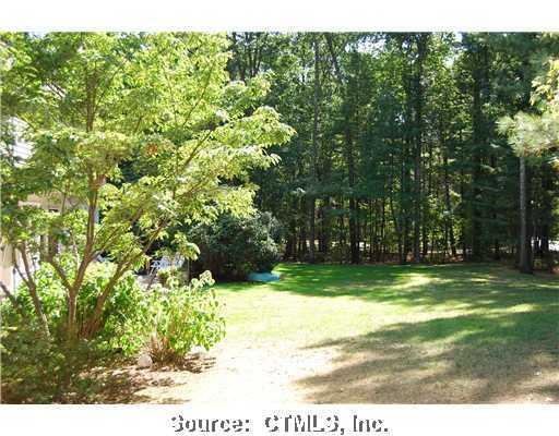 32 Duncaster Road Bloomfield, CT 06002 - Photo 1 of 1 Exterior Front.