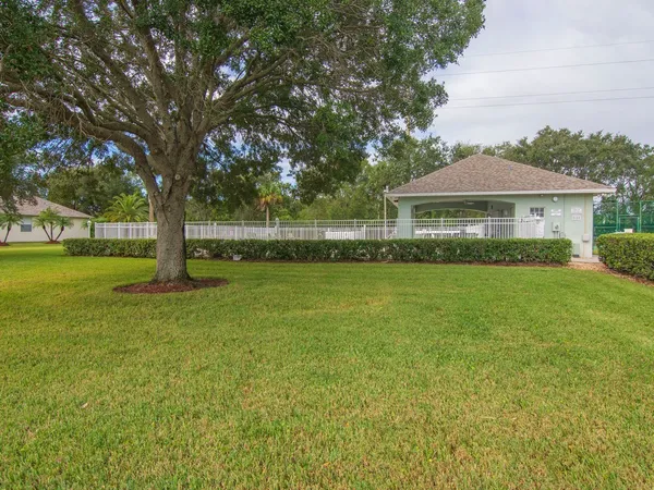 $2,200 | 5675 West 1st Square Southwest, Vero Beach, FL 32968