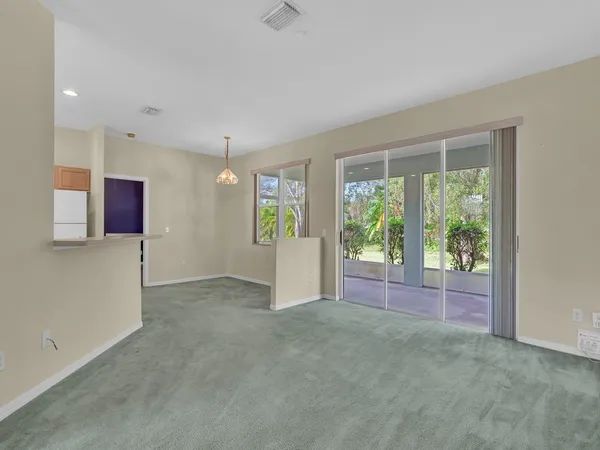 $2,200 | 5675 West 1st Square Southwest, Vero Beach, FL 32968