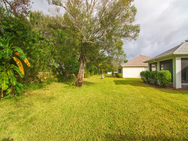 $2,200 | 5675 West 1st Square Southwest, Vero Beach, FL 32968