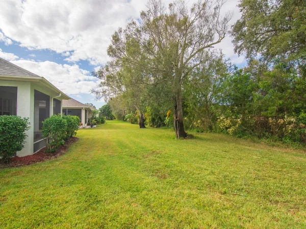 $2,200 | 5675 West 1st Square Southwest, Vero Beach, FL 32968