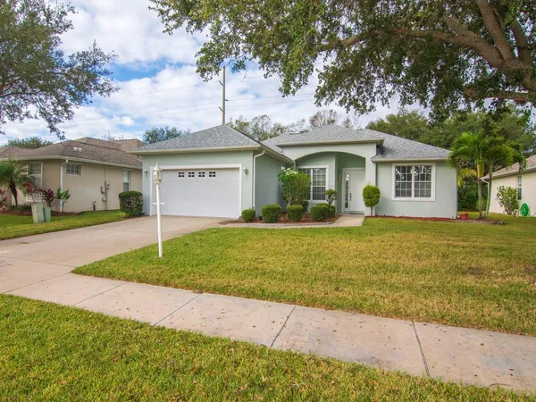 $2,200 | 5675 West 1st Square Southwest, Vero Beach, FL 32968