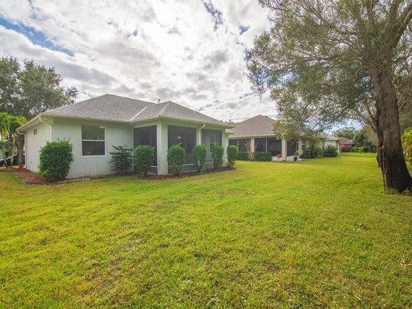 $2,200 | 5675 West 1st Square Southwest, Vero Beach, FL 32968