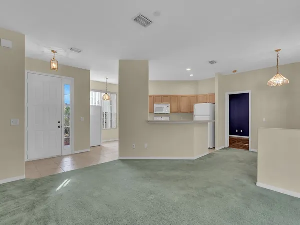 $2,200 | 5675 West 1st Square Southwest, Vero Beach, FL 32968