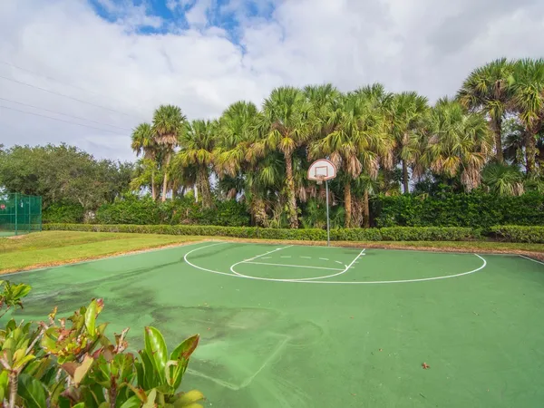 $2,200 | 5675 West 1st Square Southwest, Vero Beach, FL 32968