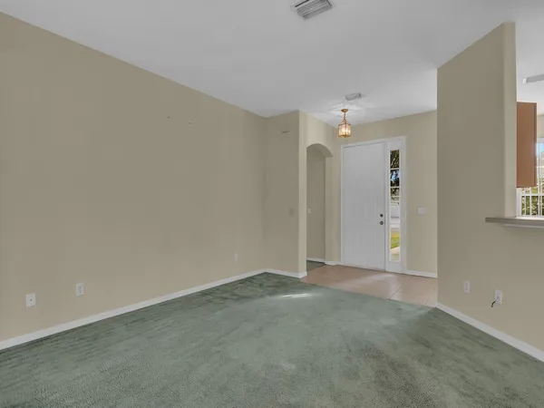 $2,200 | 5675 West 1st Square Southwest, Vero Beach, FL 32968