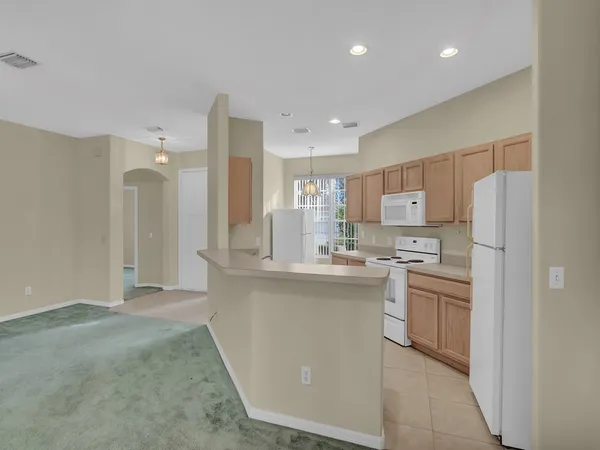 $2,200 | 5675 West 1st Square Southwest, Vero Beach, FL 32968