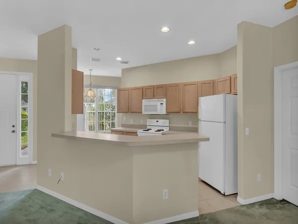 $2,200 | 5675 West 1st Square Southwest, Vero Beach, FL 32968