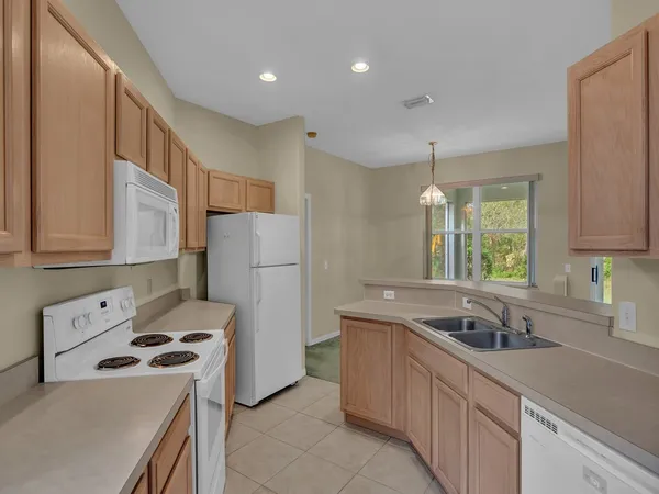 $2,200 | 5675 West 1st Square Southwest, Vero Beach, FL 32968
