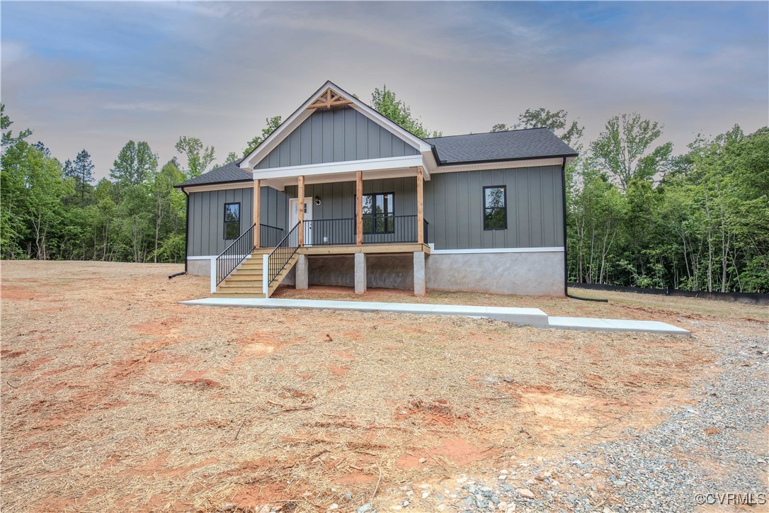 10500 Cross County Road Mineral, VA 23117 - Photo 27 of 27 front view of a house with a yard