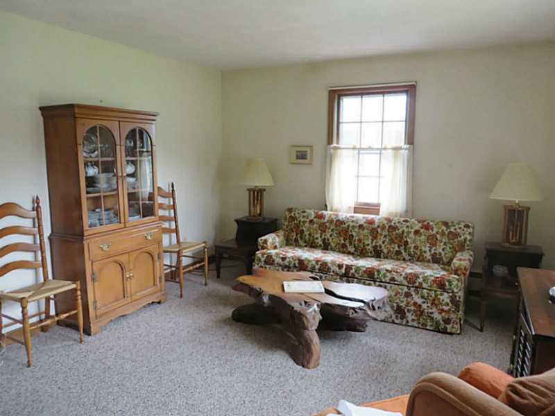 161 Old River Road Lincoln, RI 02865 - Photo 4 of 19 Living Room.