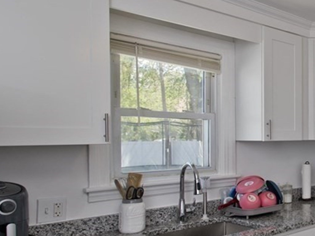 797 Armory Street Springfield, MA 01107 - Photo 12 of 42