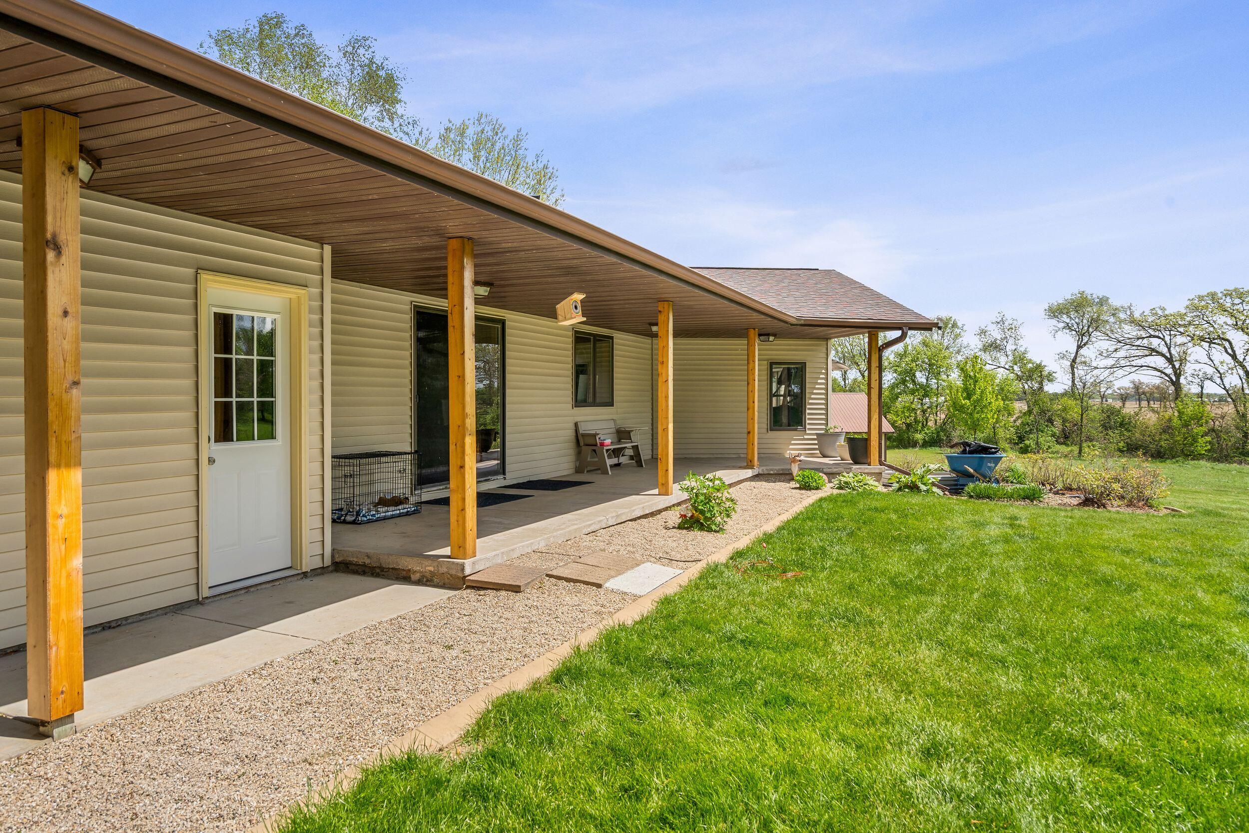 4613 West Rutland Road Rutland, WI 53521 - Photo 10 of 57 Exterior_03732