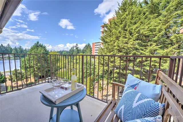 $399,000 | 13229 Linden Avenue North, Unit 402B, Seattle, WA 98133