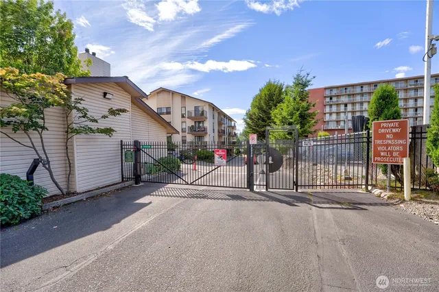 $399,000 | 13229 Linden Avenue North, Unit 402B, Seattle, WA 98133