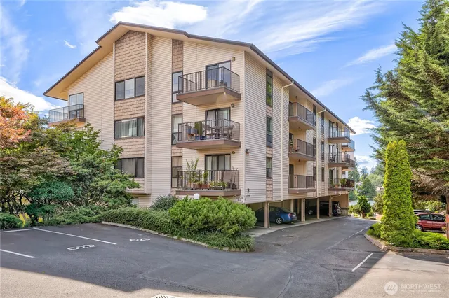 $399,000 | 13229 Linden Avenue North, Unit 402B, Seattle, WA 98133
