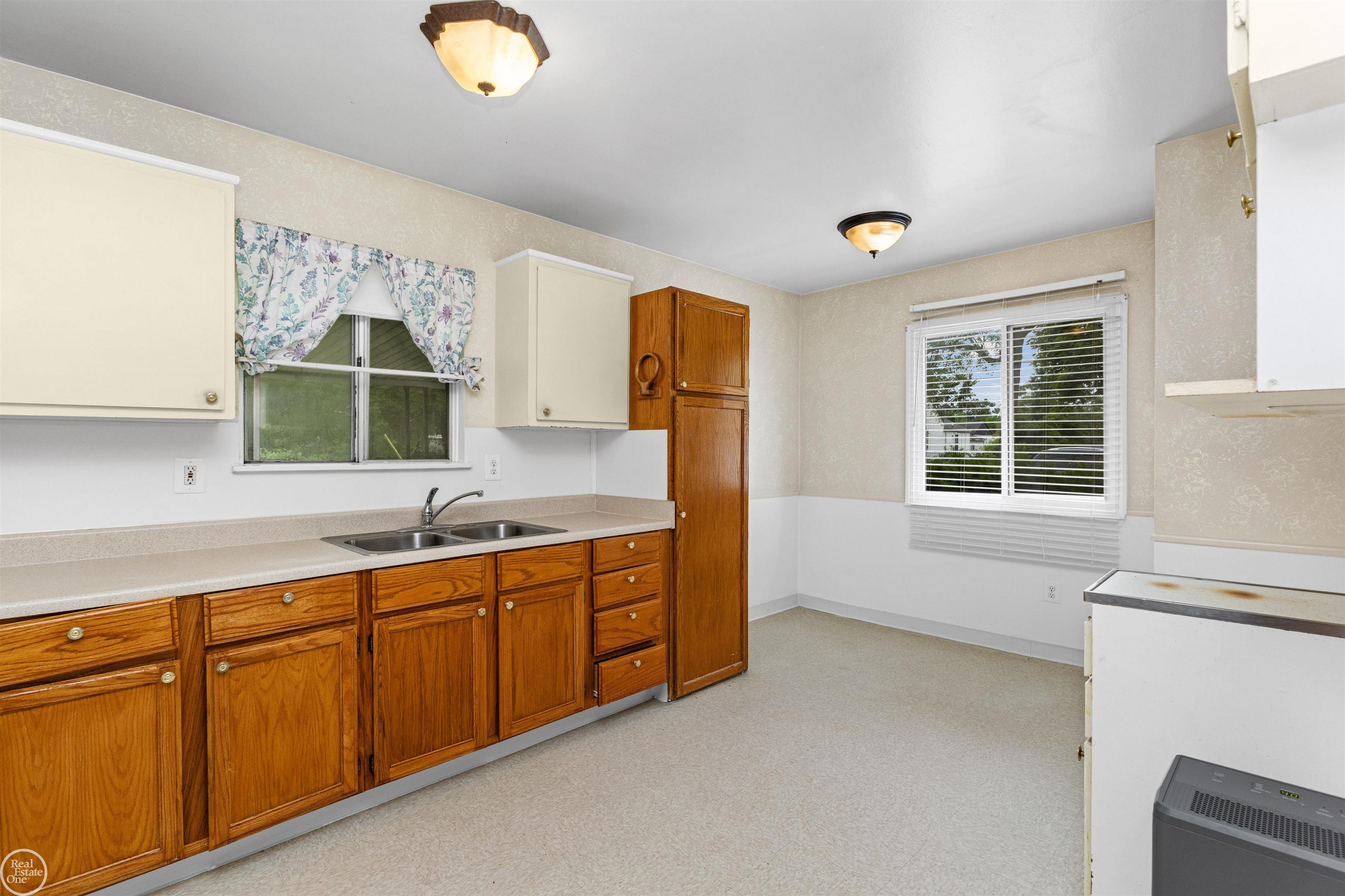 6793 Prospect Avenue Warren, MI 48091 - Photo 8 of 39