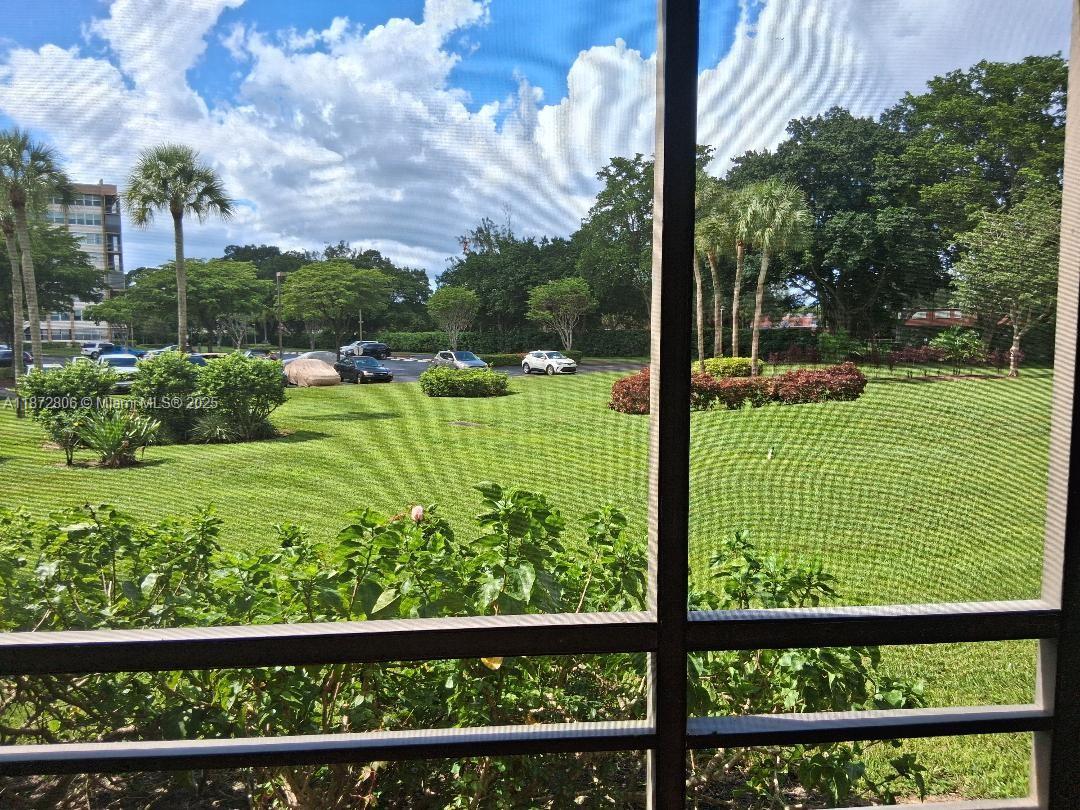 1000 St Charles Place, Unit L20 Pembroke Pines, FL 33026 - Photo 20 of 23 a view of a garden from a window