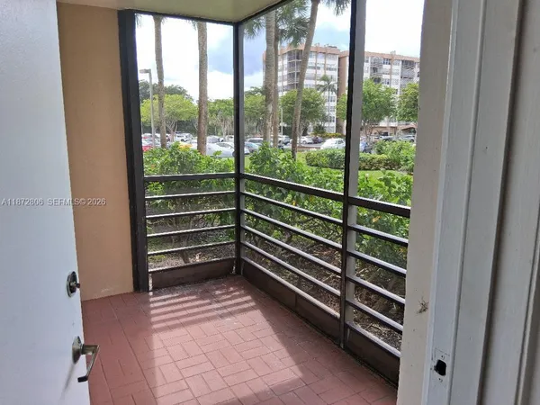 $1,750 | 1000 St Charles Place, Unit L20, Pembroke Pines, FL 33026