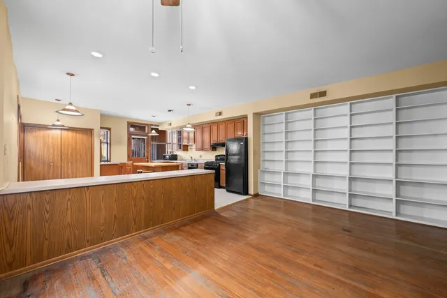 $399,900 | 5443 South Cornell Avenue, Unit 2N, Chicago, IL 60615