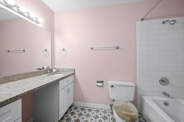 $399,900 | 5443 South Cornell Avenue, Unit 2N, Chicago, IL 60615