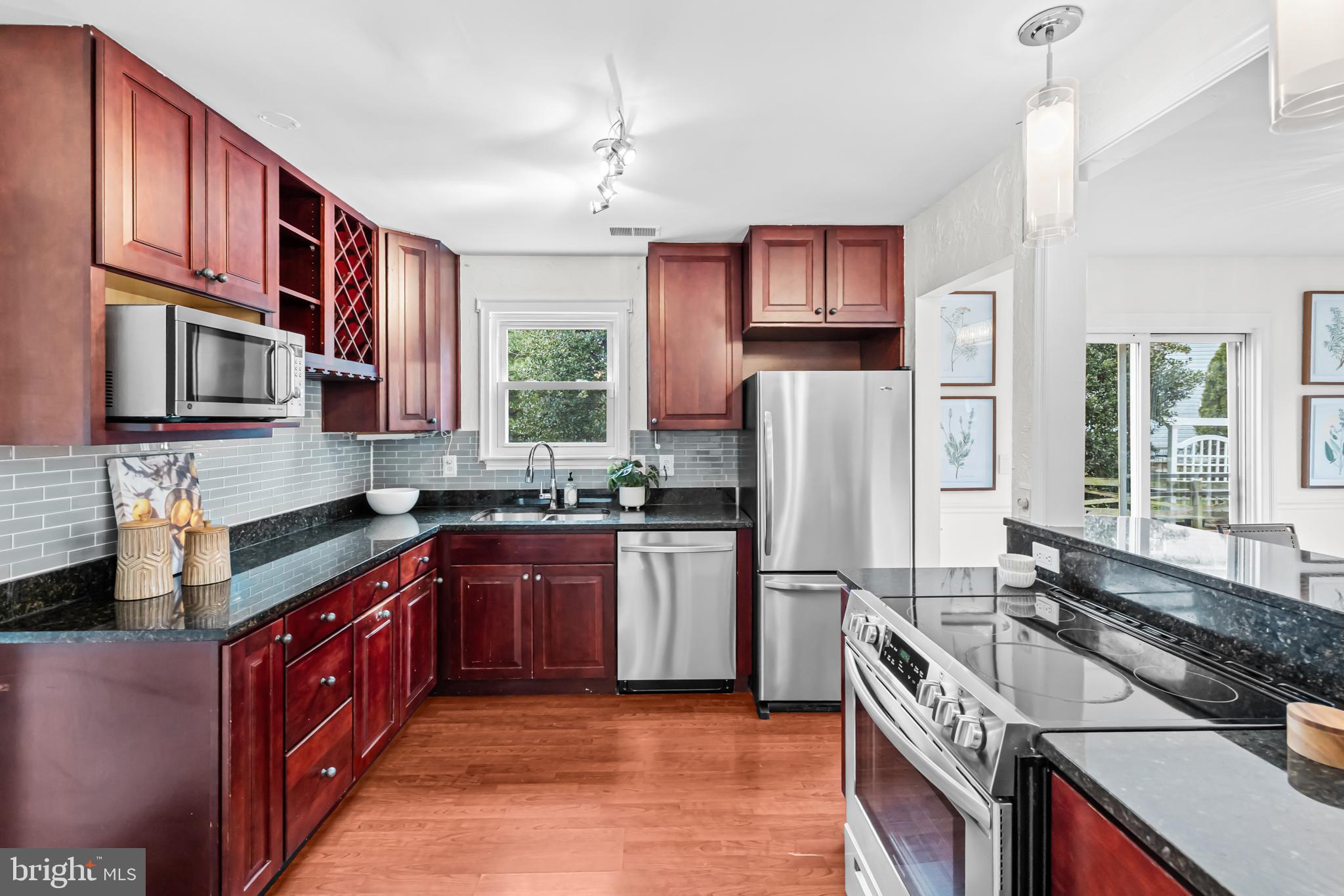 13513 Coates Lane Herndon, VA 20171 - Photo 3 of 51