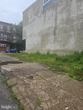 a view of a yard with brick wall