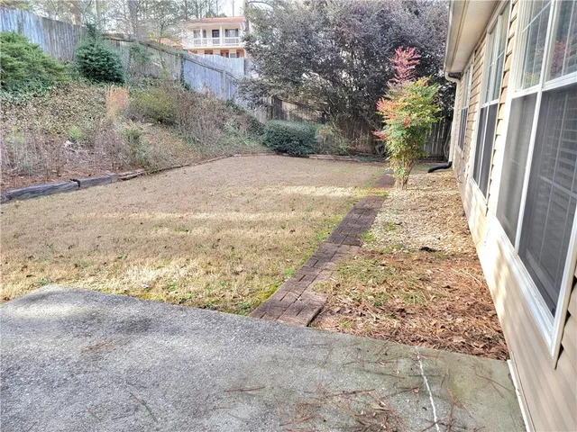 a view of a yard with plants