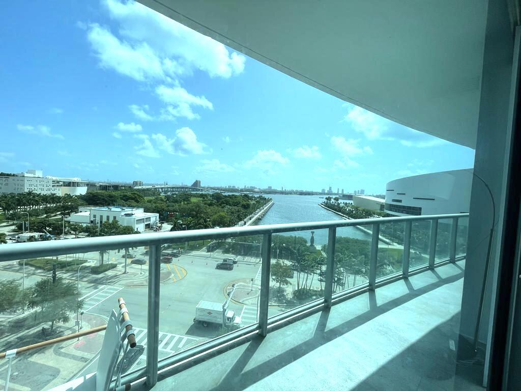 888 Biscayne Boulevard, Unit 811 Miami, FL 33132 - Photo 2 of 33 a view of a balcony