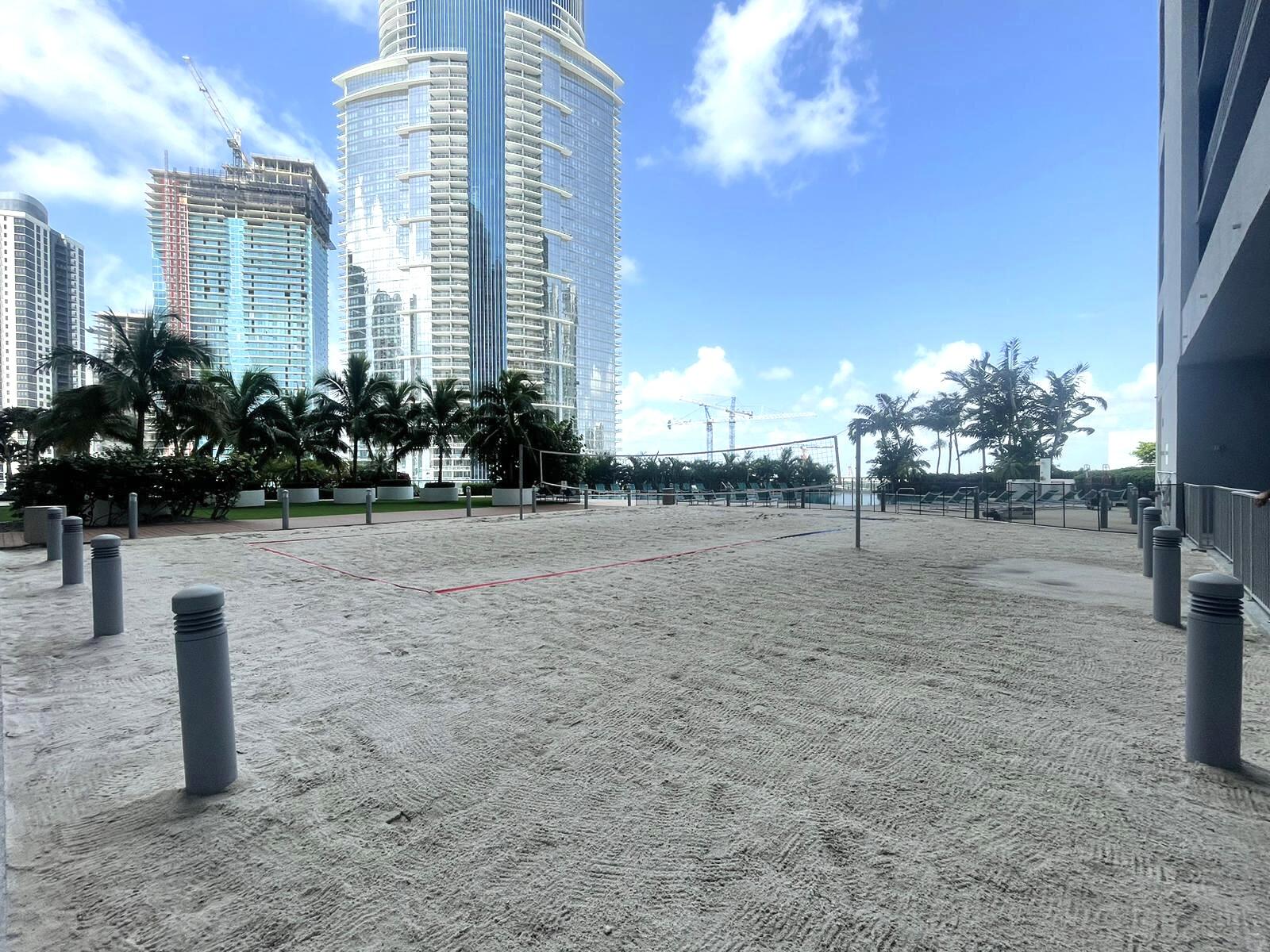 888 Biscayne Boulevard, Unit 811 Miami, FL 33132 - Photo 30 of 33 a view of a house with a yard