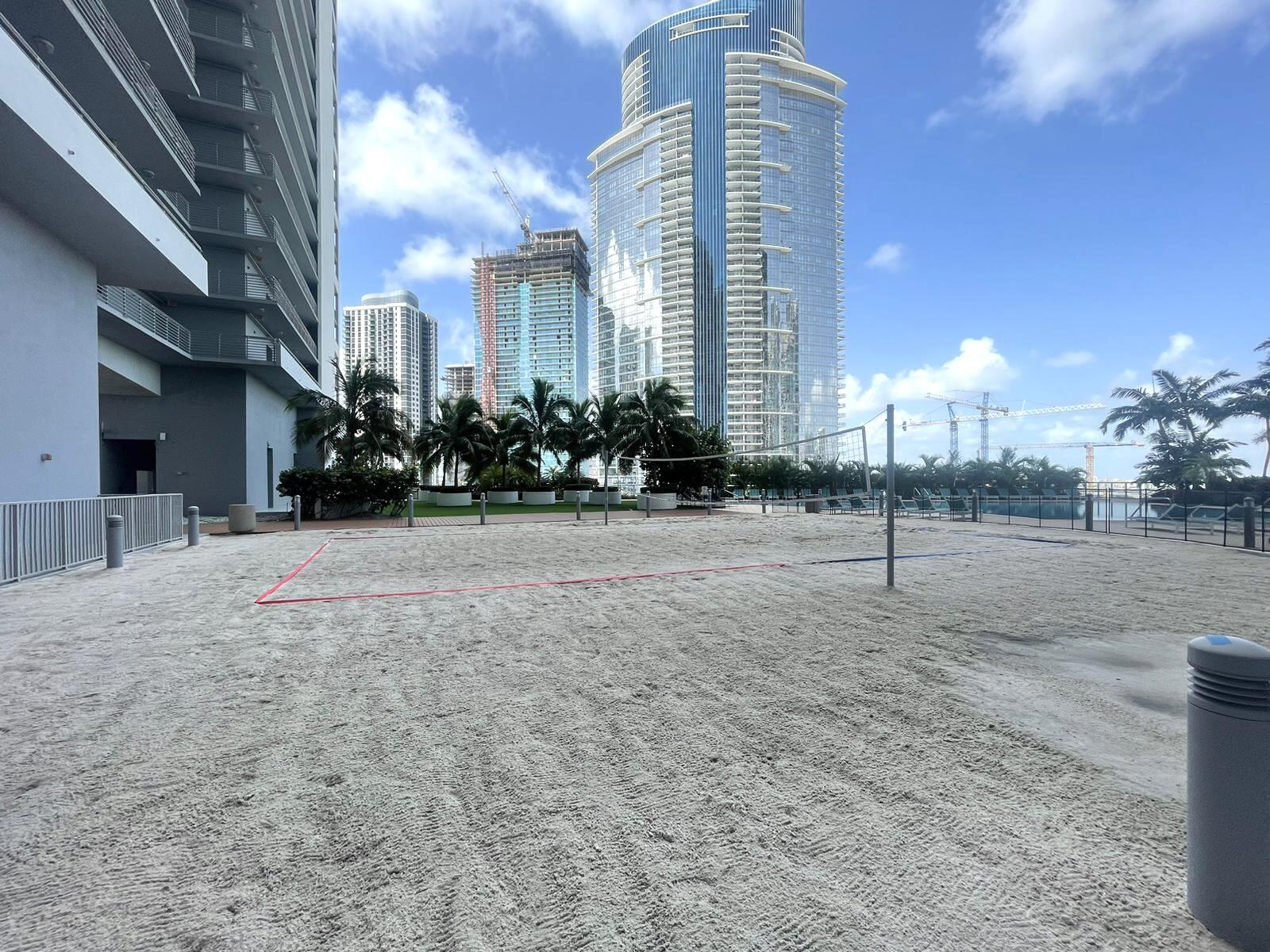 888 Biscayne Boulevard, Unit 811 Miami, FL 33132 - Photo 31 of 33 a view of a building