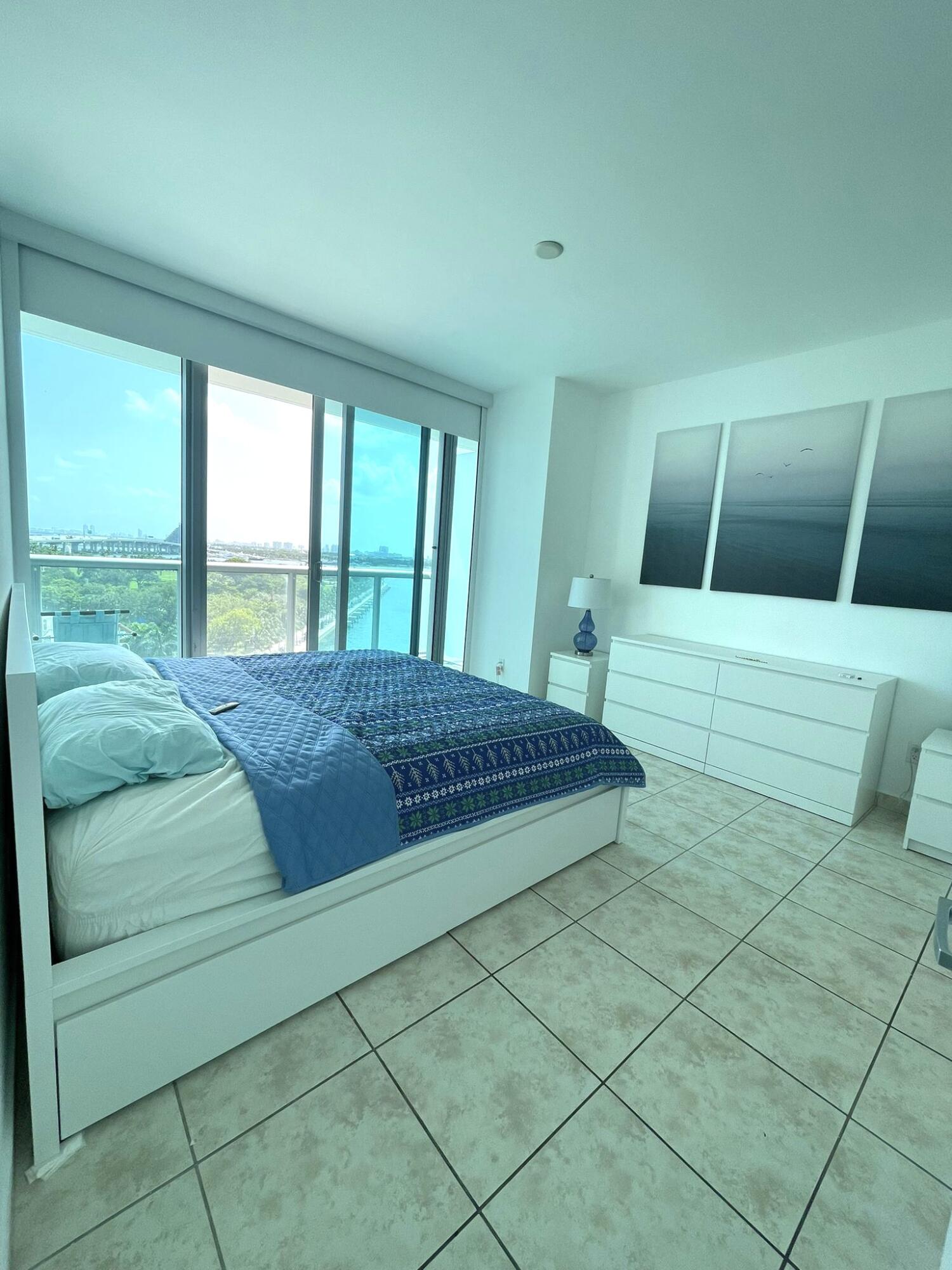 888 Biscayne Boulevard, Unit 811 Miami, FL 33132 - Photo 6 of 33 a bedroom with a bed and a large window