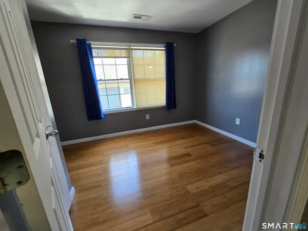$2,600 | 148 Granfield Avenue, Bridgeport, CT 06610