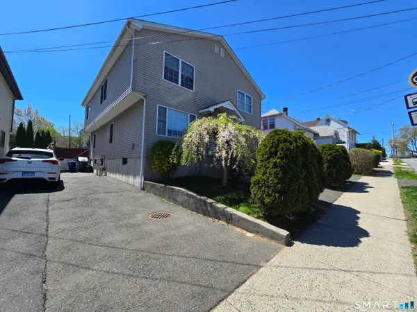 $2,600 | 148 Granfield Avenue, Bridgeport, CT 06610